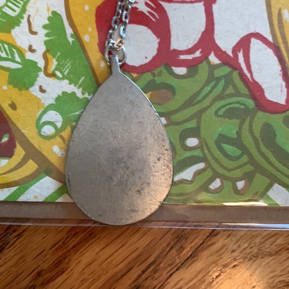 Vintage weed emblem in faux turquoise pendant on 18” silver tone chain w card - Picture 2 of 3